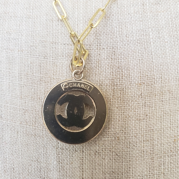 CHANEL Jewelry Vintage Logo Pearl Pendant 8 Gold Vermeil Paperclip